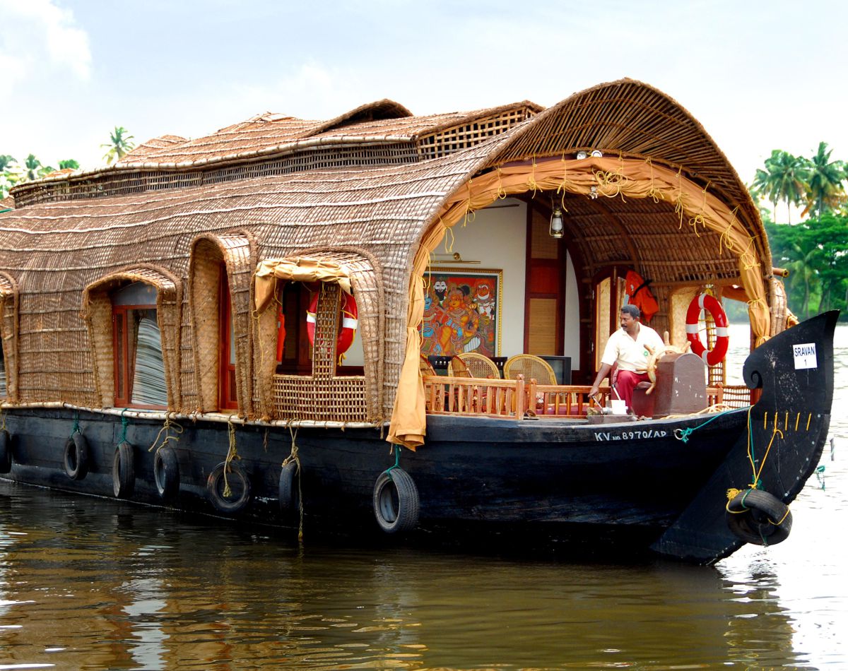 Deluxe House Boat
